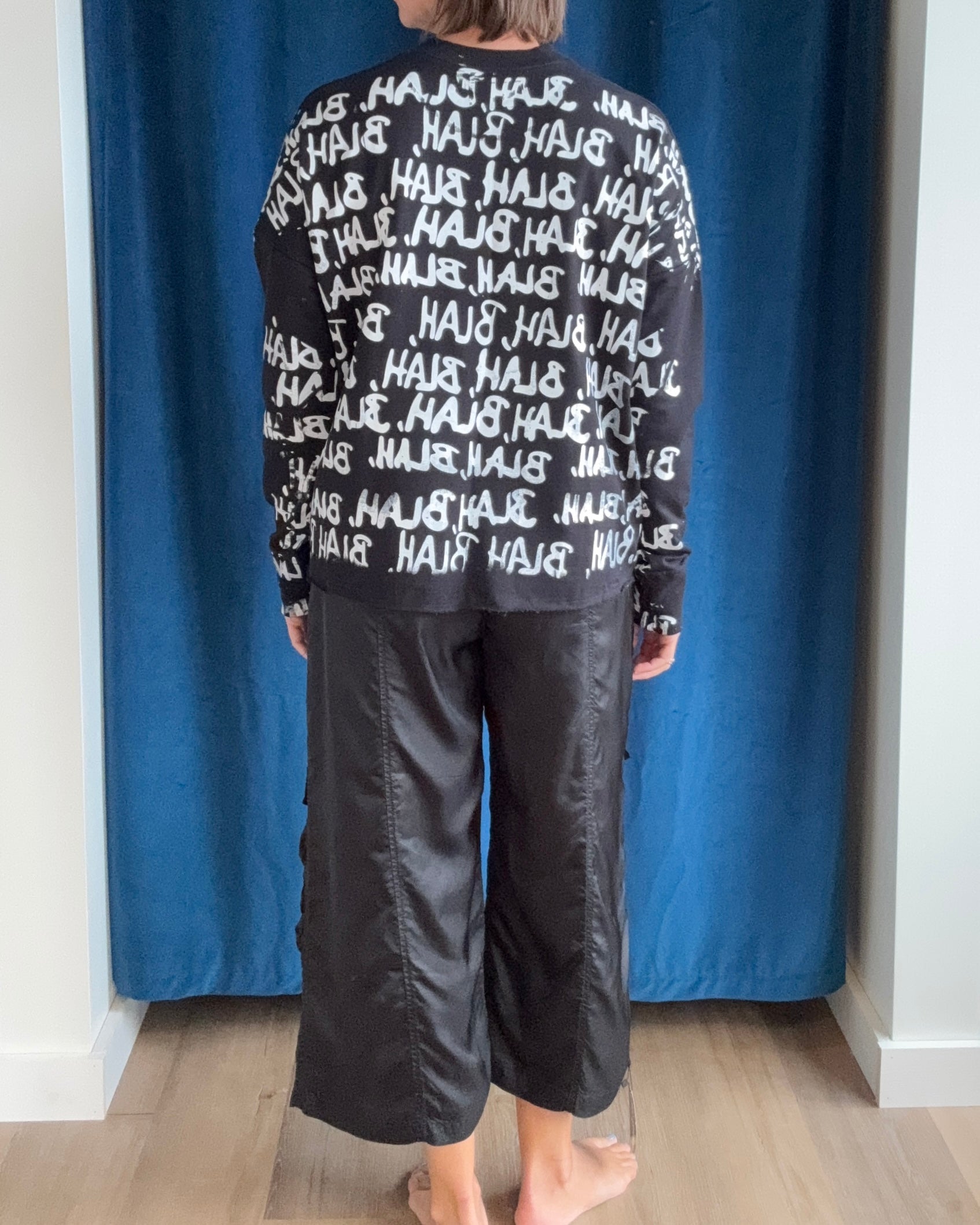 Paper Temples Basic Sweatshirt in Black "Blah" Print