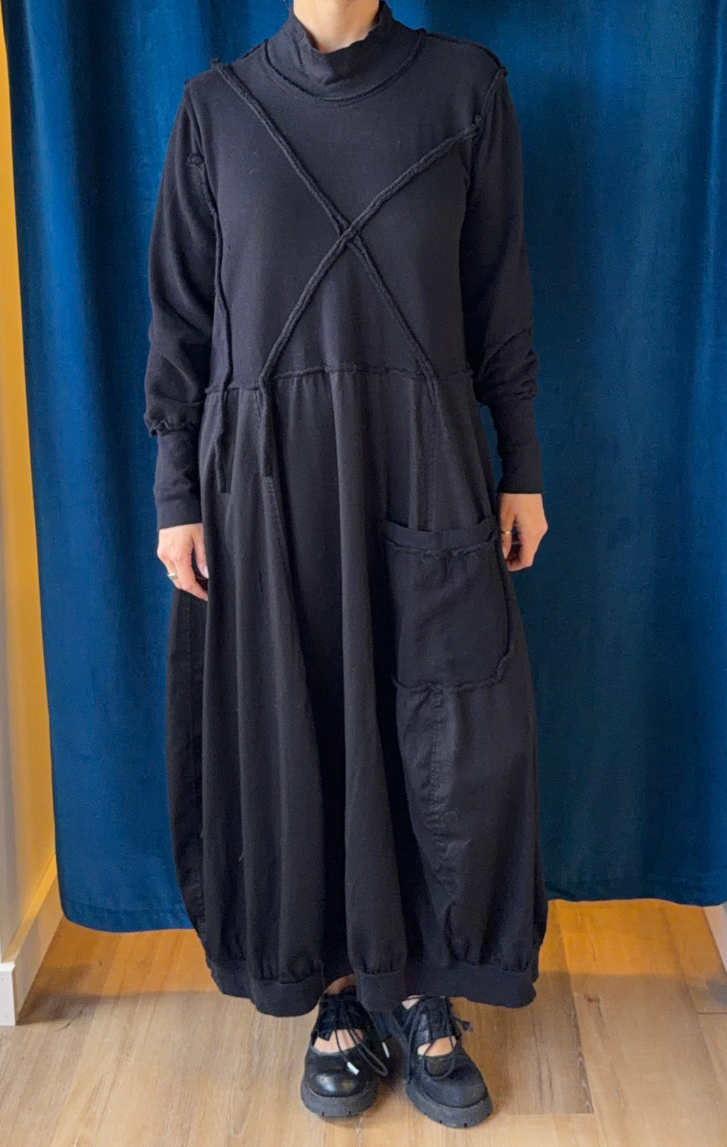 Bodil Long Dress in Black Pepper