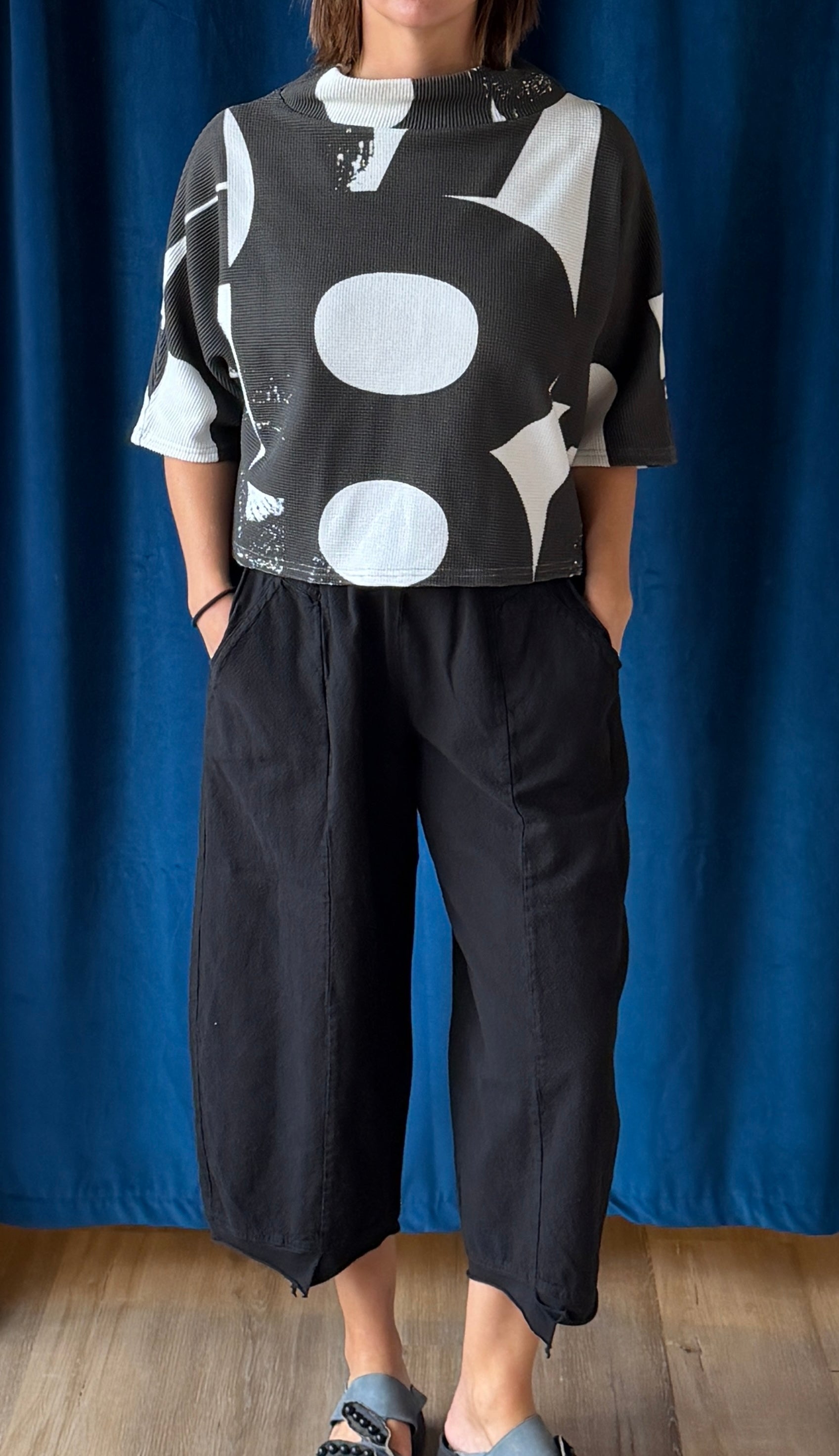 Andrea Geer Funnel X Crop in Black/White