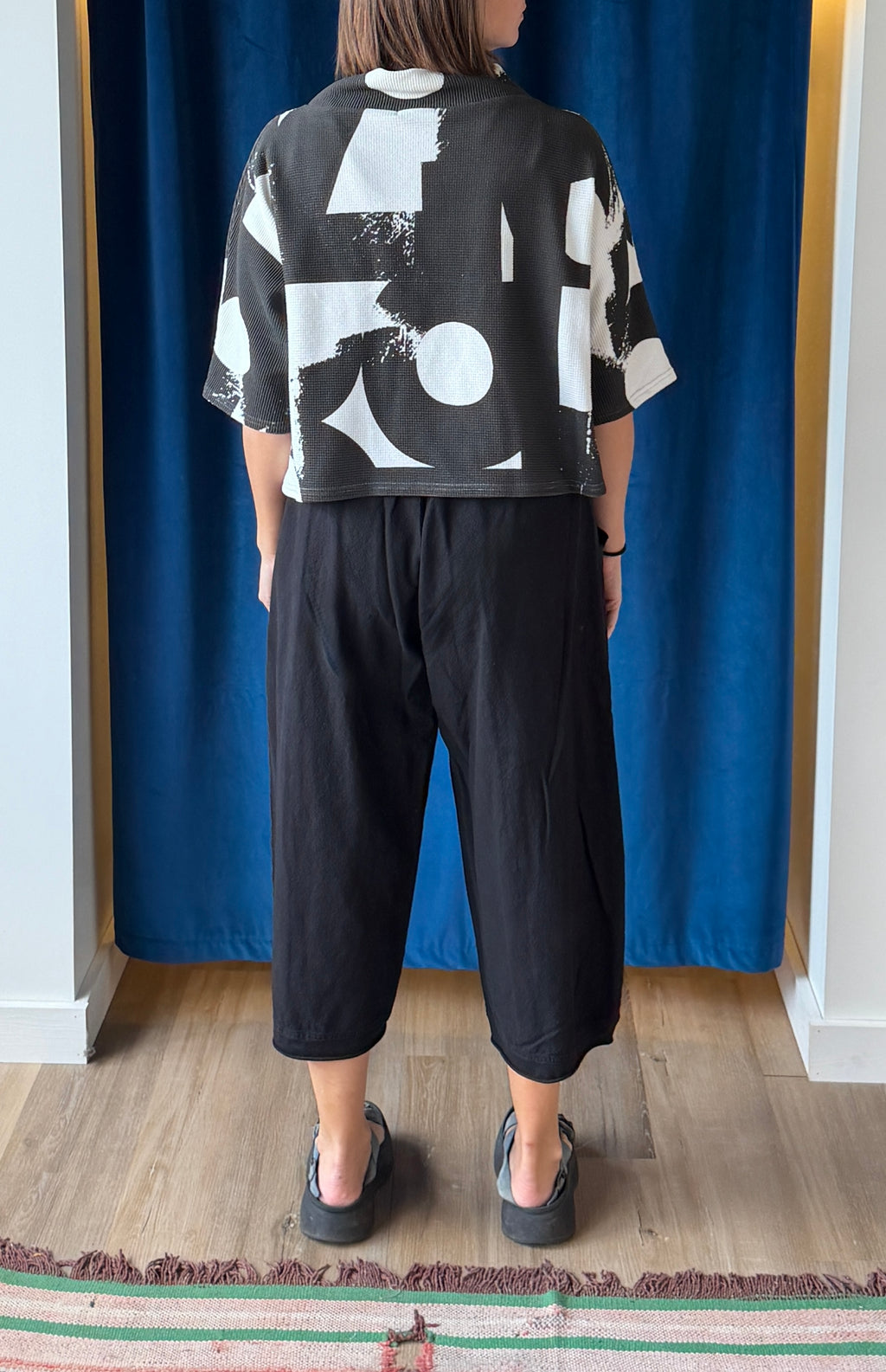 Andrea Geer Funnel X Crop in Black/White