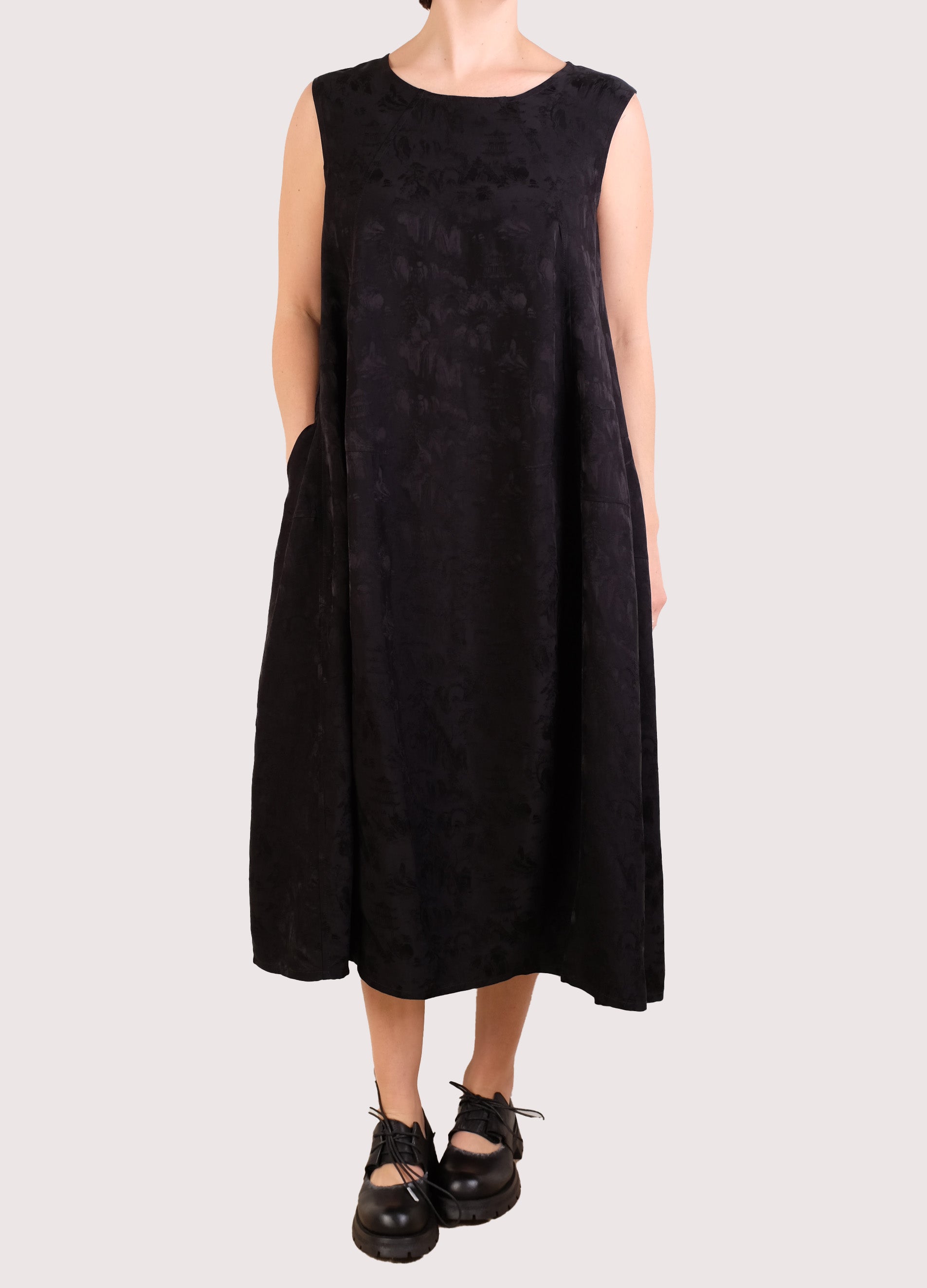 Alembika Sleeveless Black Dress