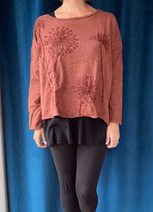  Krista Larson Crop Queen Anne’s Lace LS Tee in Sangria