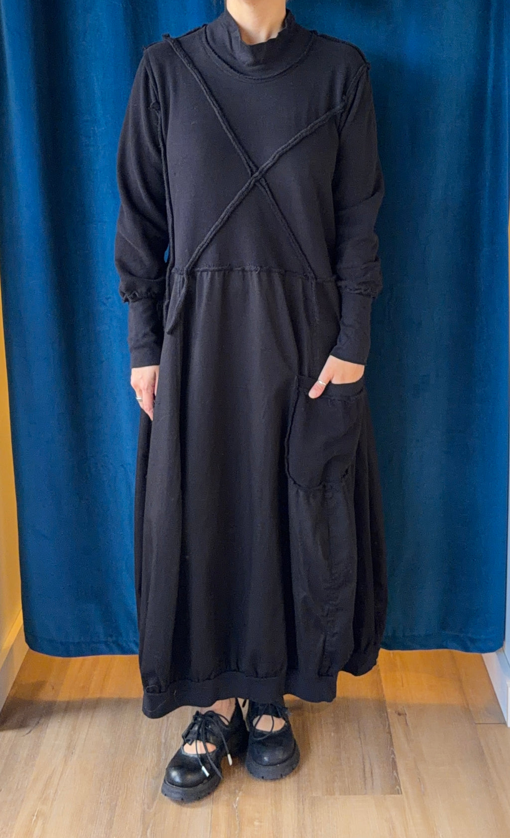 Bodil Long Dress in Black Pepper