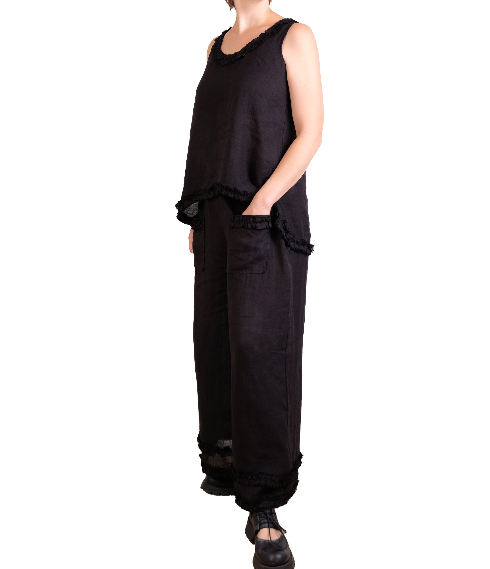 Bodil Pant with Ruffles in Black