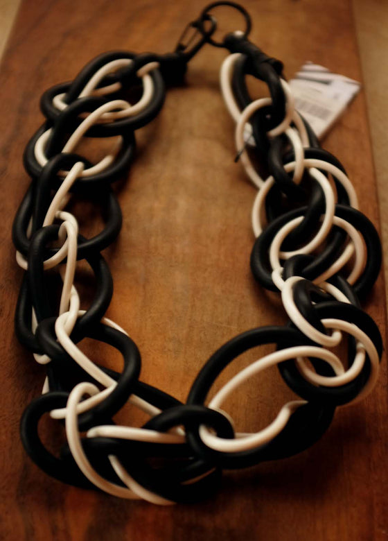 Frank Ideas Chaotic Necklace in Black/White