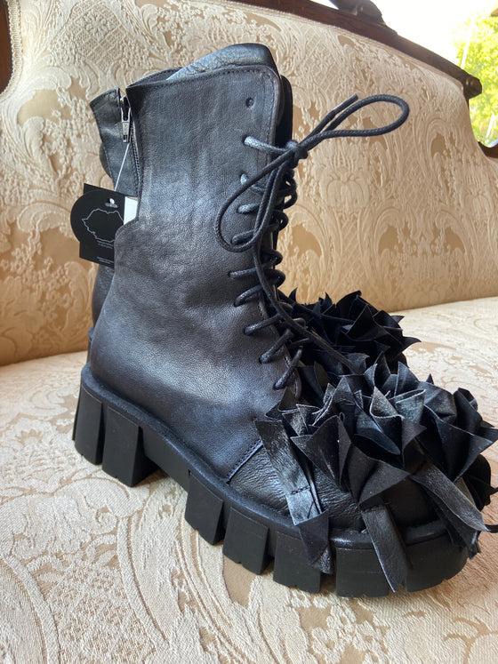 Papucei Boot in Black