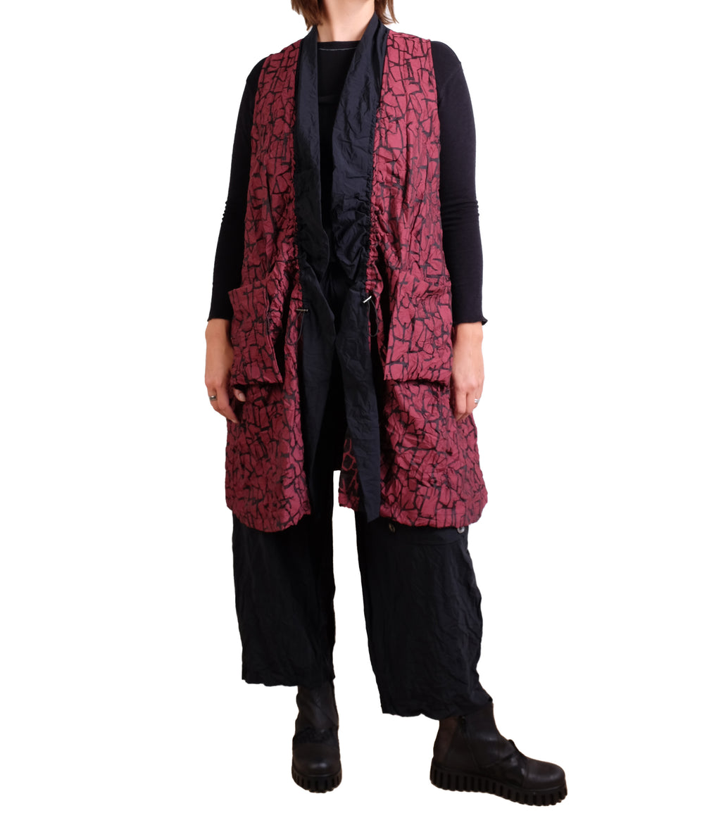 Chalet Bella Vest in Scarlet