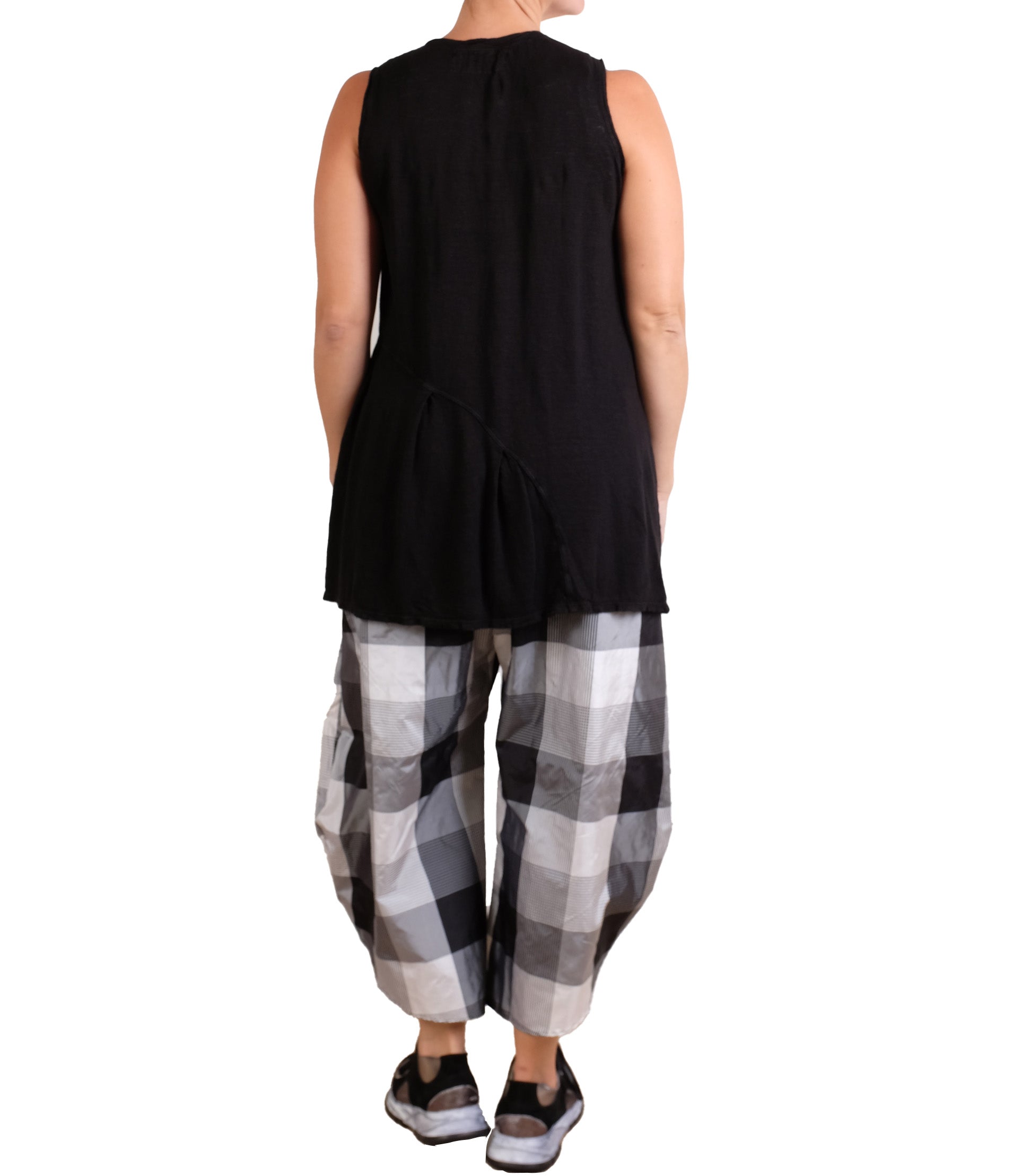 Grizas Black Linen Knit Tank