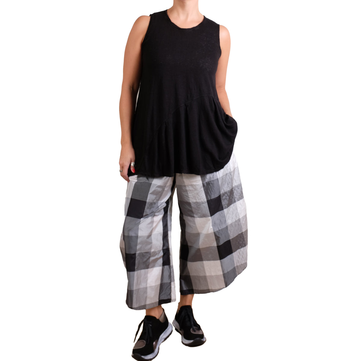 Grizas Black Linen Knit Tank