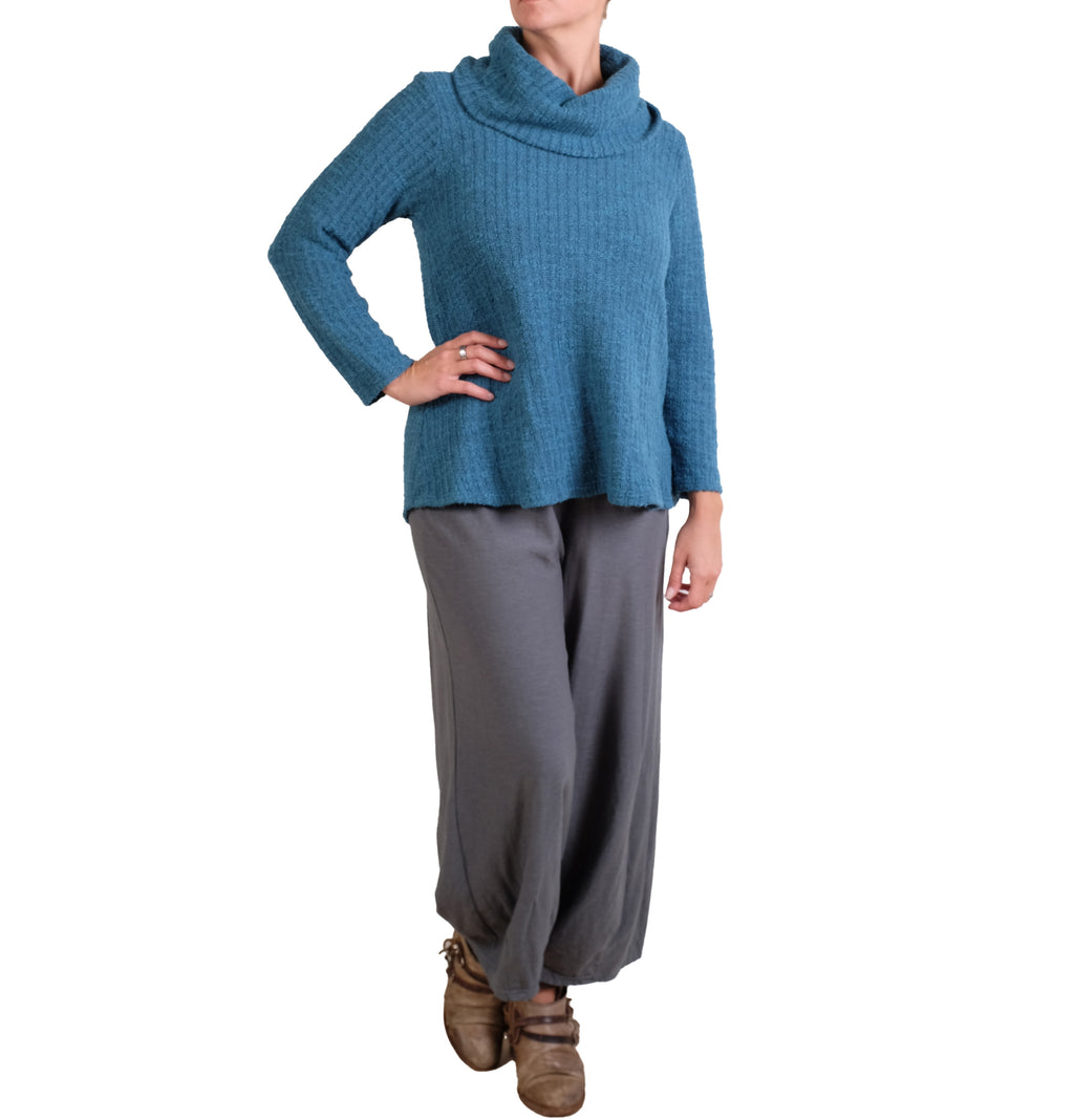 Cutloose Cropped Pants with Darts in Iron