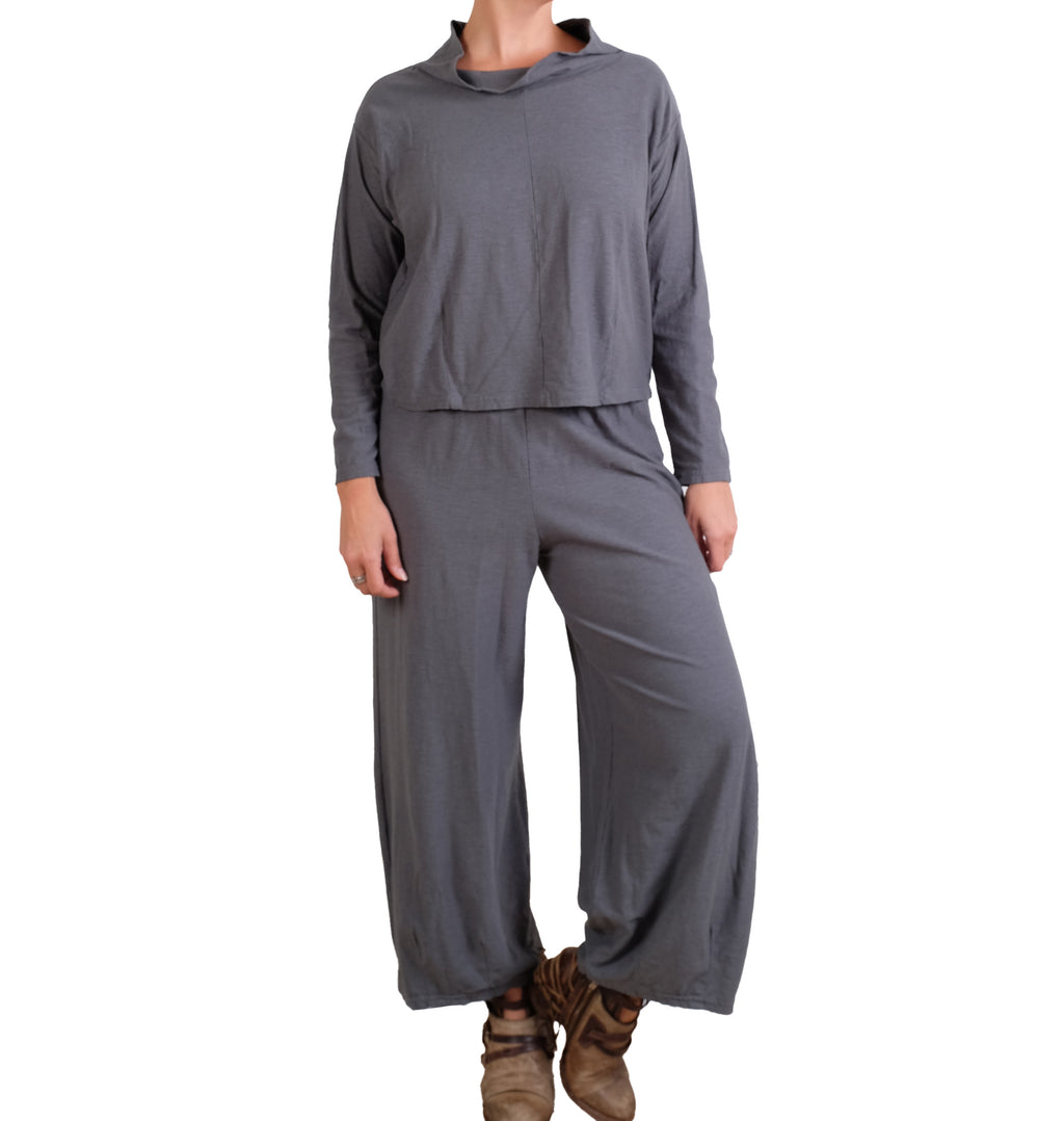 Cutloose Cropped Pants with Darts in Iron