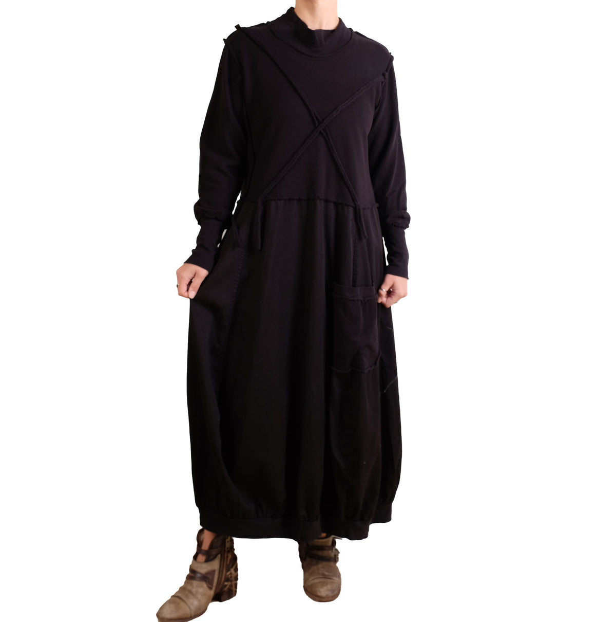 Bodil Long Dress in Black Pepper