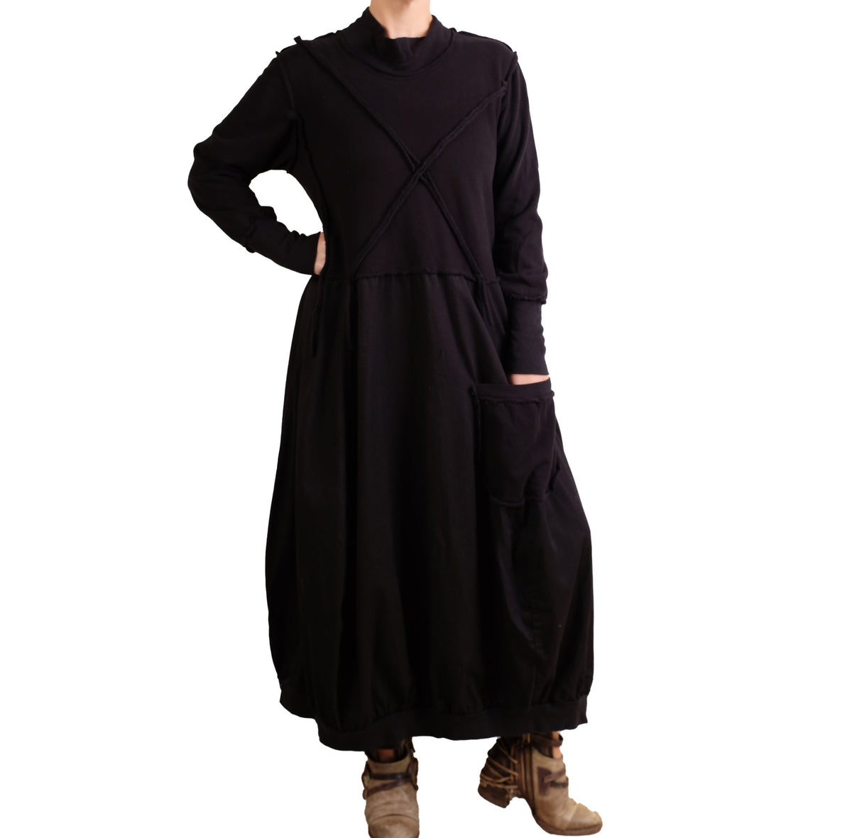 Bodil Long Dress in Black Pepper