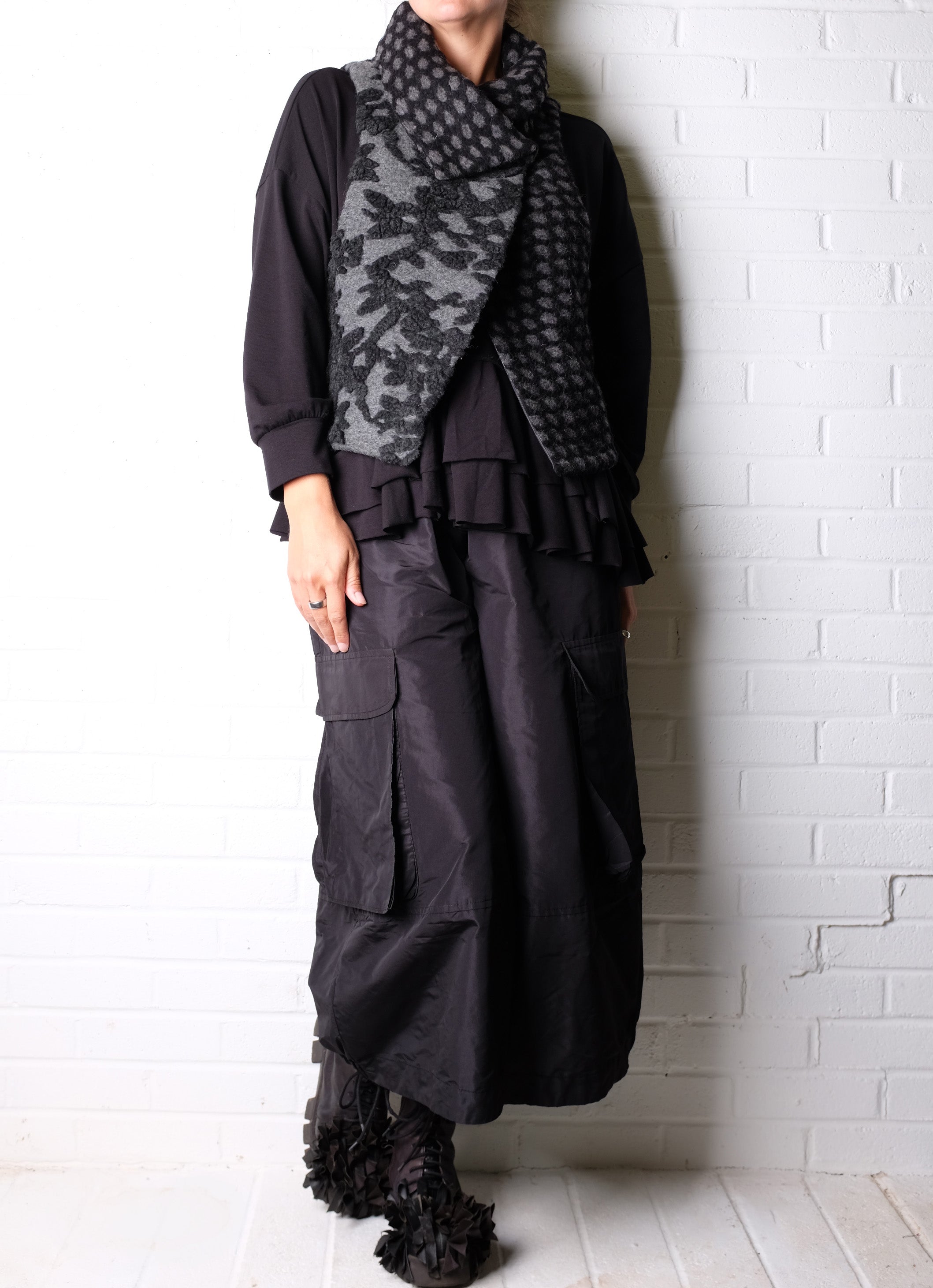 Alembika Wool Crop Gray/Black Vest