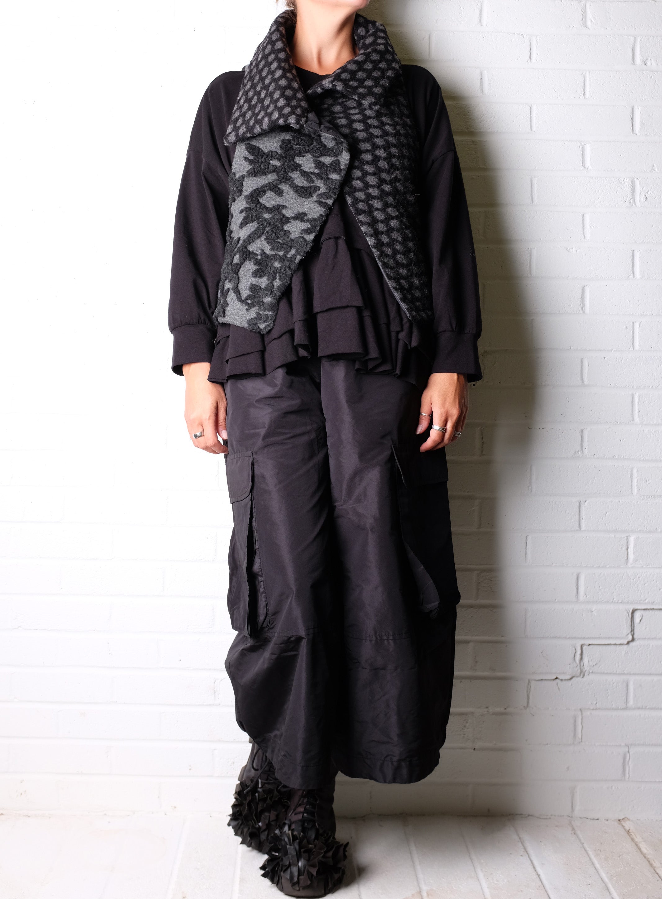 Alembika Wool Crop Gray/Black Vest