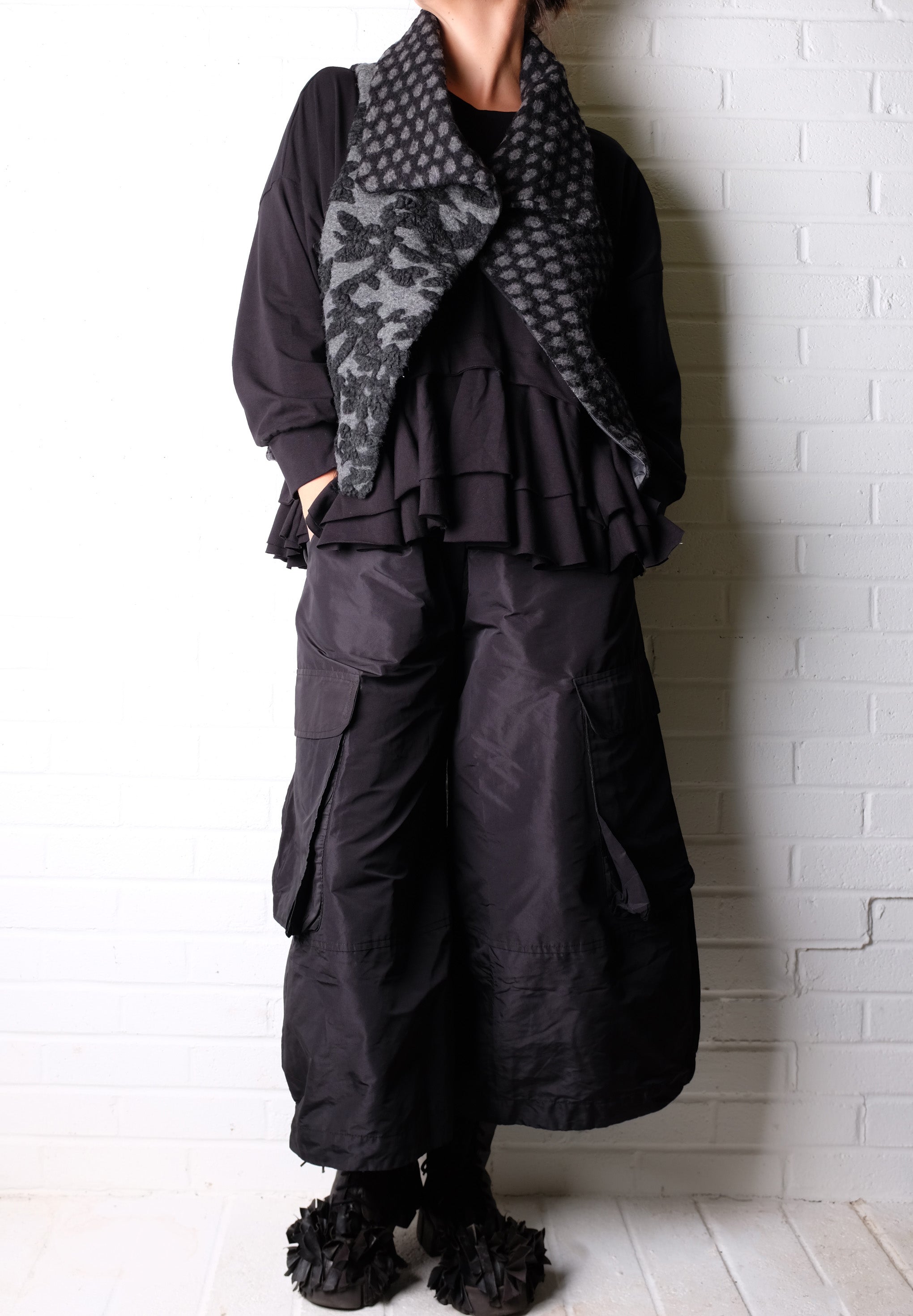 Alembika Wool Crop Gray/Black Vest