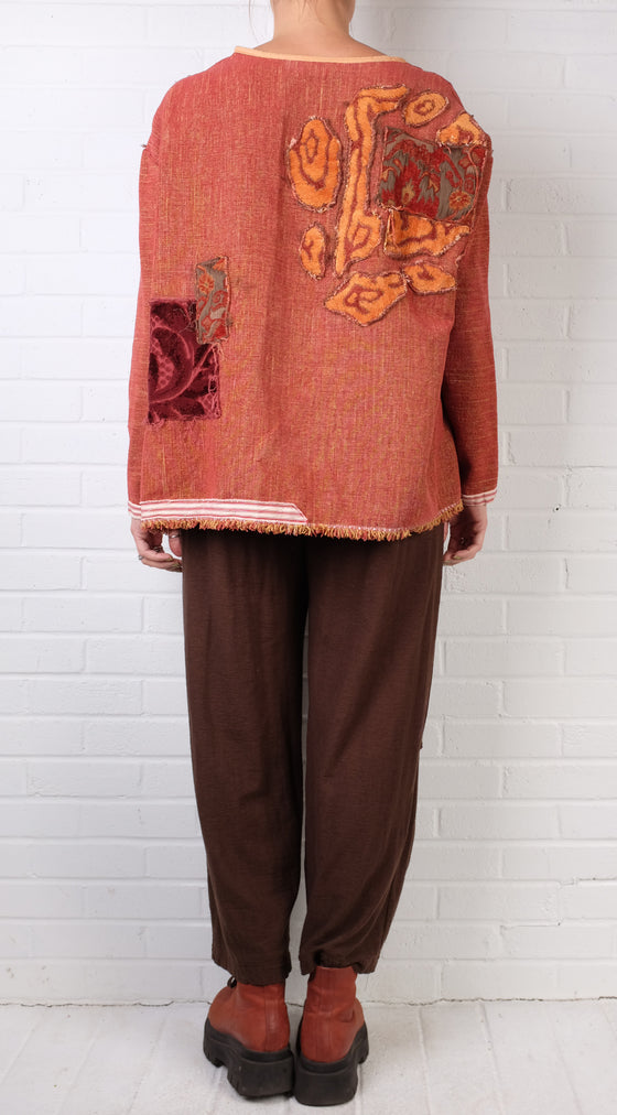 KQ Brick Applique Swing Top