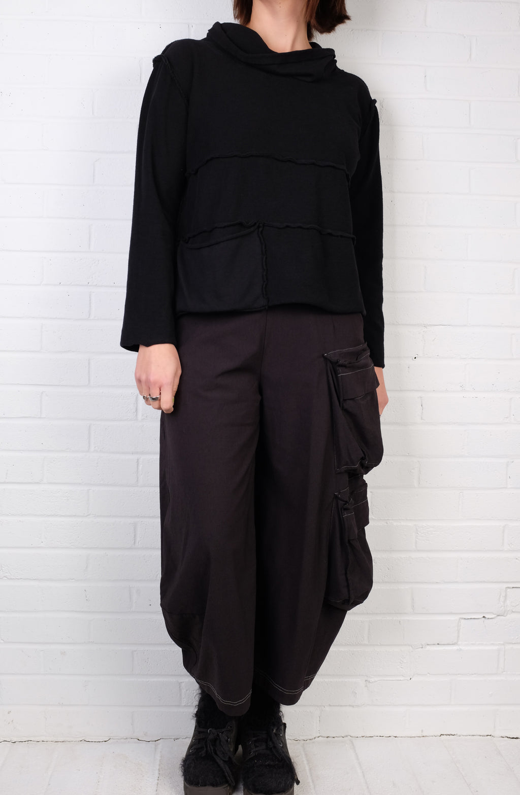 Gerties Seamed Cowl in Black