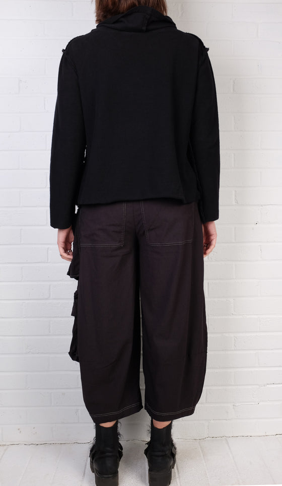 Gerties Seamed Cowl in Black