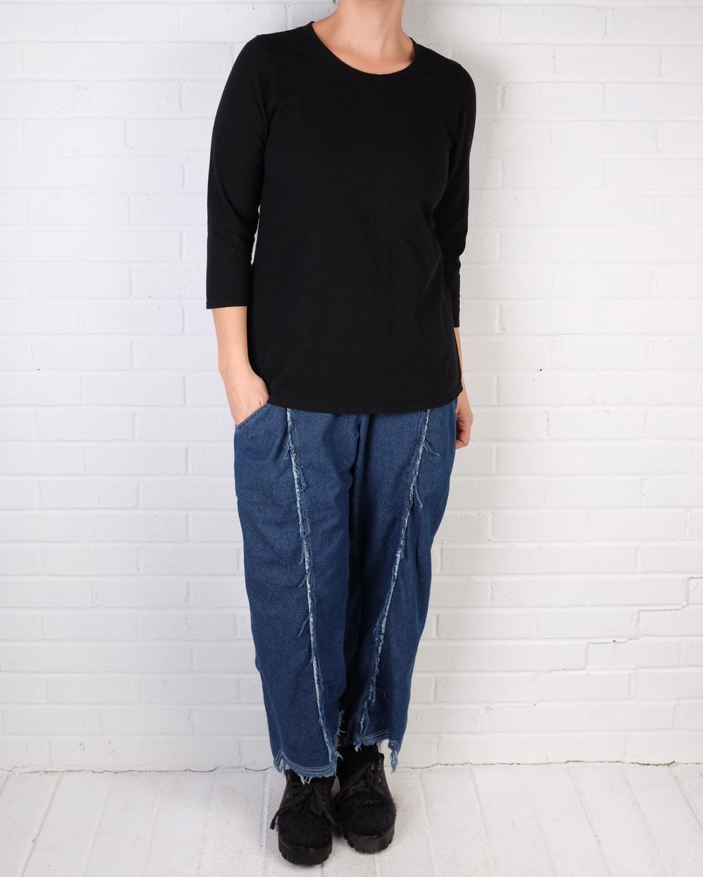 Cynthia Ashby Fitted Tee in Black