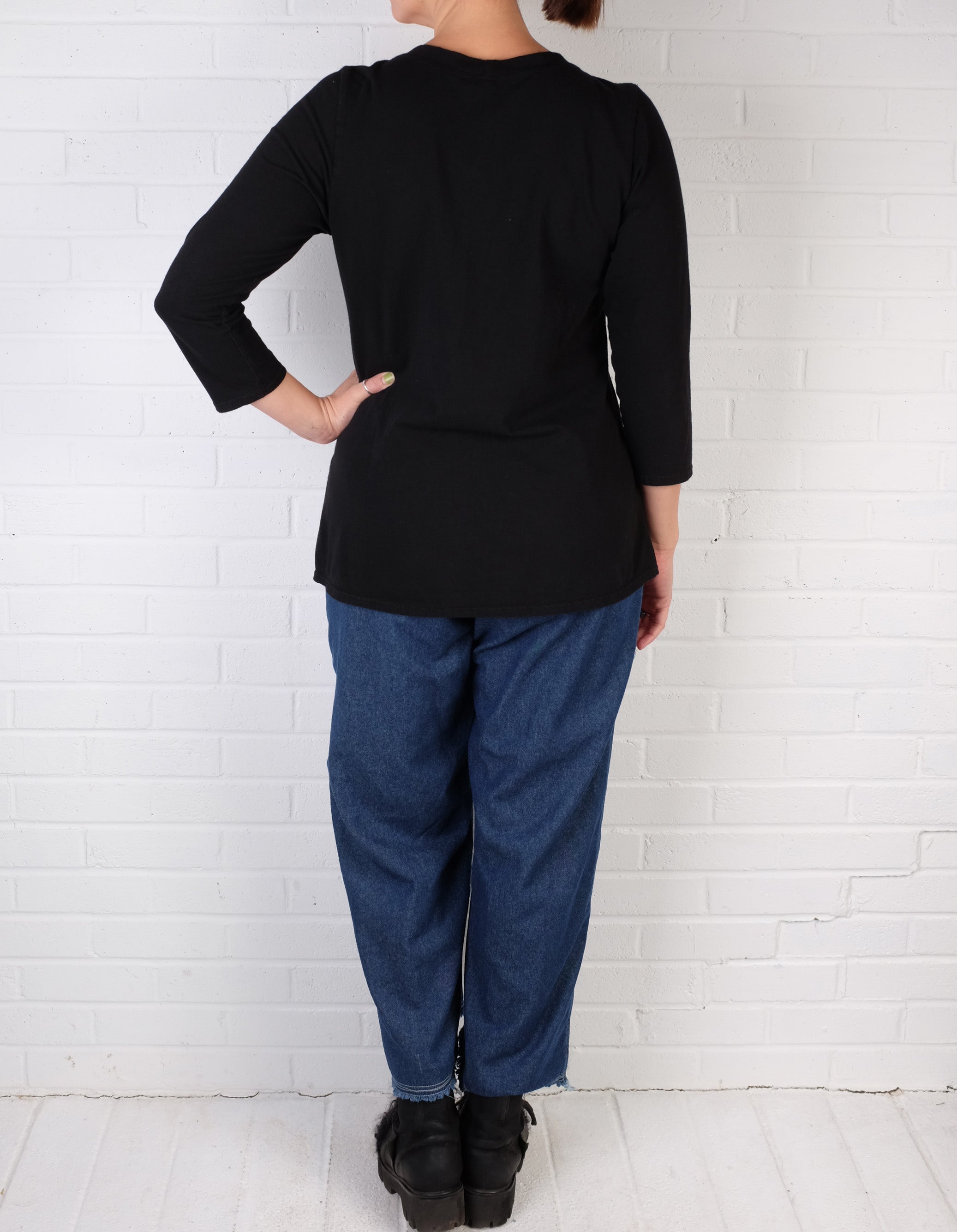Cynthia Ashby Fitted Tee in Black