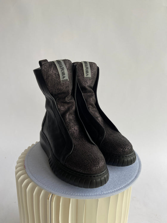 Andia Fora Black Side Zip Boot