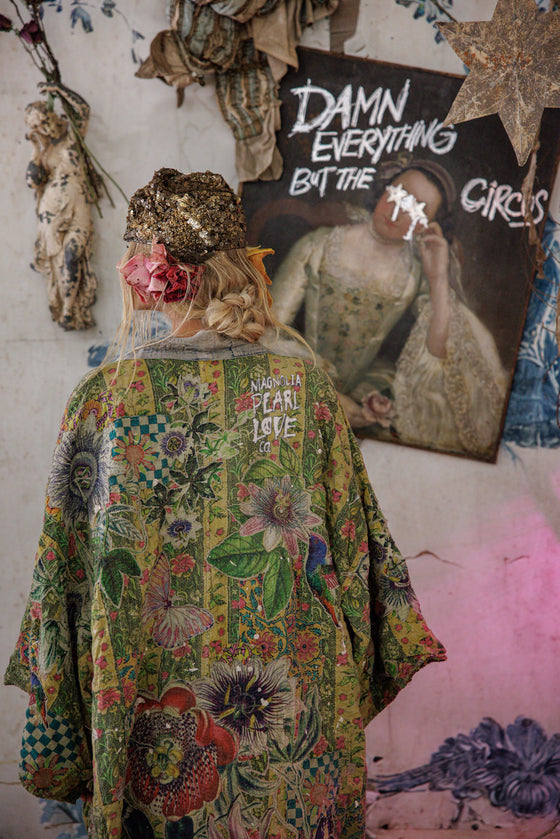 Magnolia Pearl Kontessa Kimono in Passionate