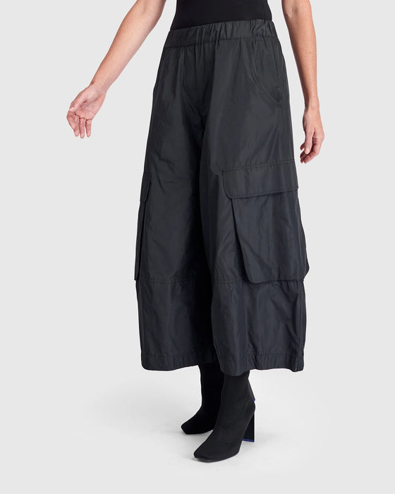 Alembika Urban Wide Cargo Pants in Black