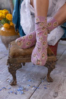  Magnolia Pearl Floral Lil Dipper Socks in Avignon