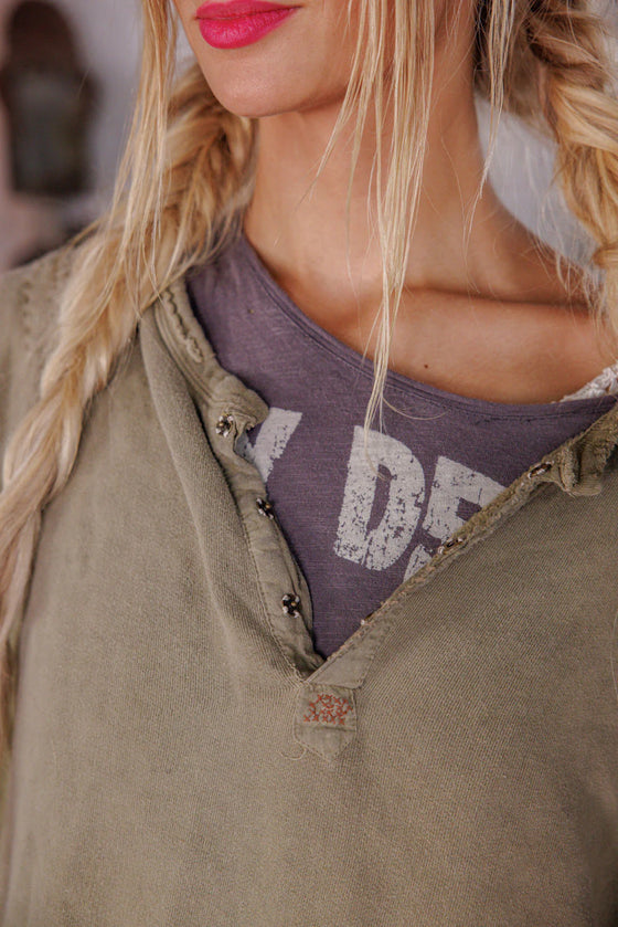 Magnolia Pearl Fleece Riehl Henley in Aged