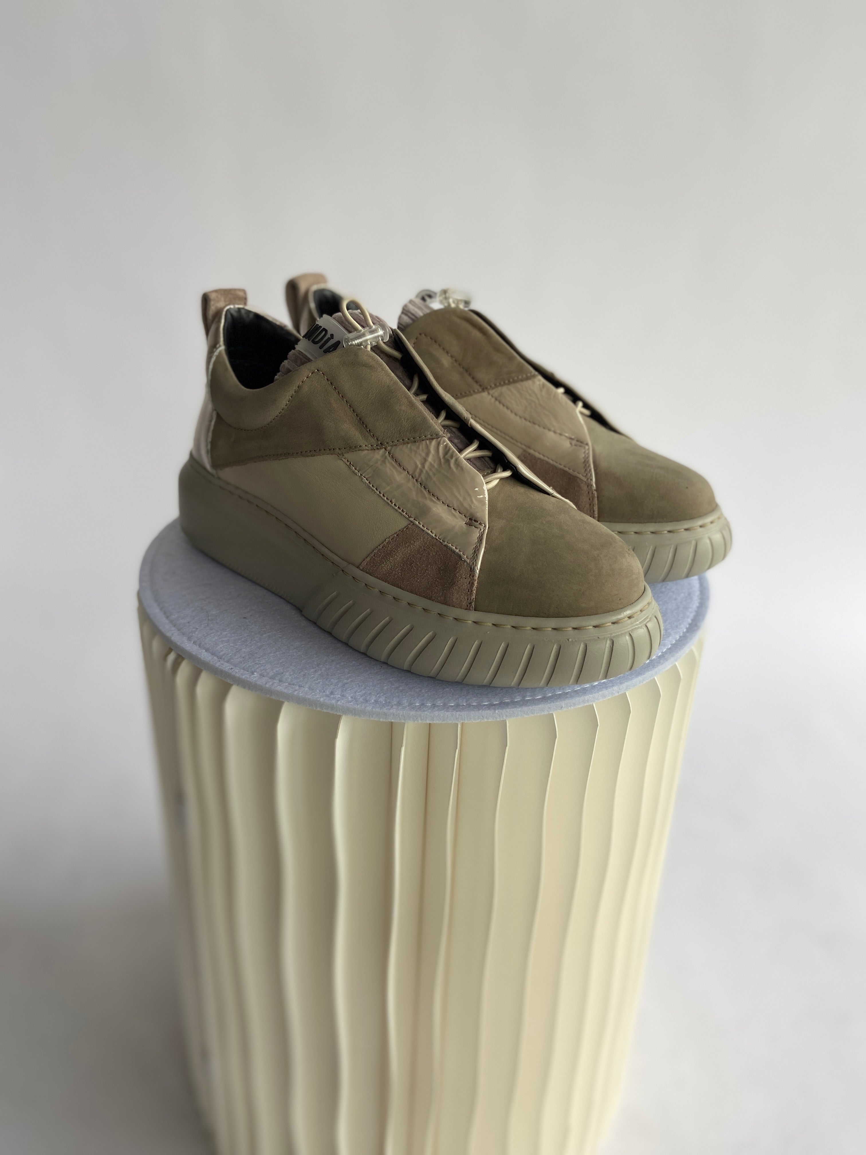 Andia Fora Stone Sneakers
