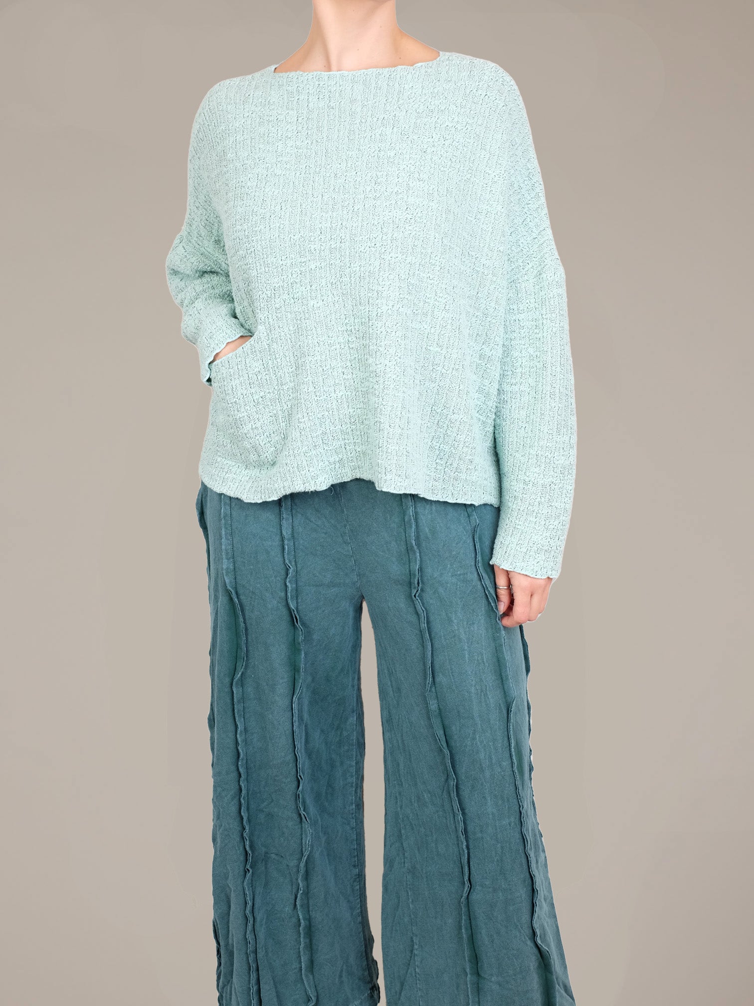 Cutloose Sweater One Size Pocket Pullover in Fountain